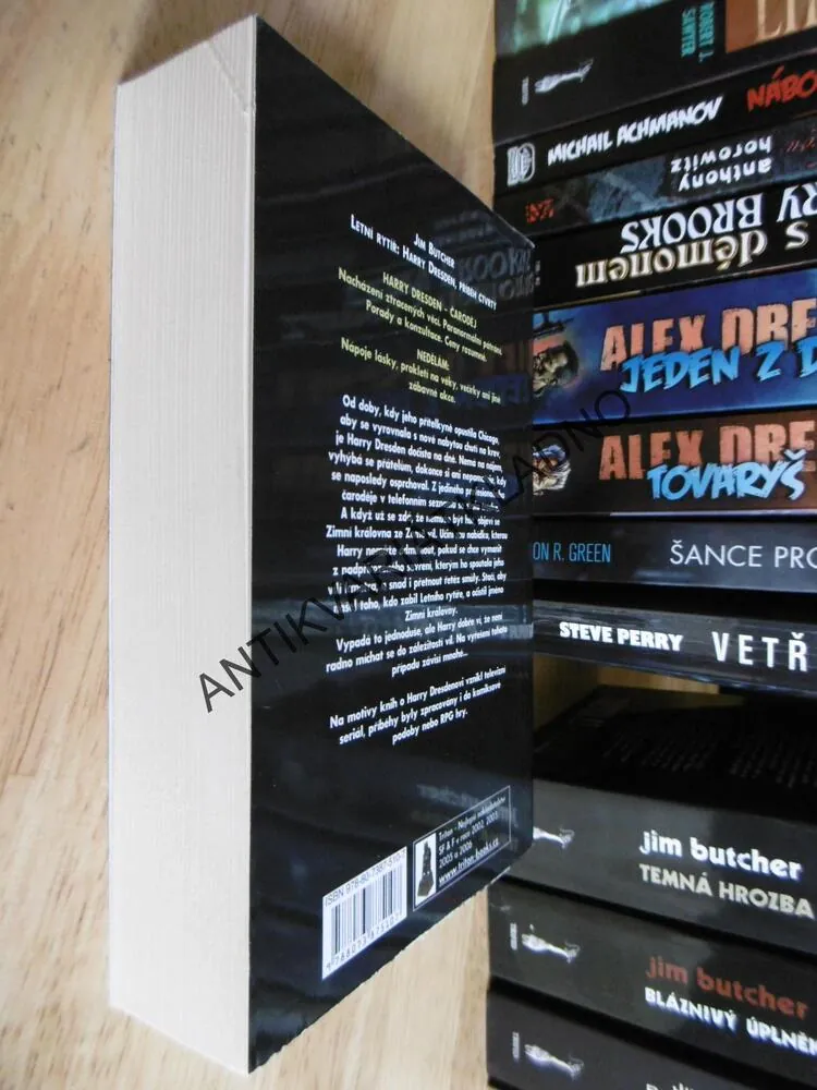 LETNÍ RYTÍŘ, JIM BUTCHER, **an