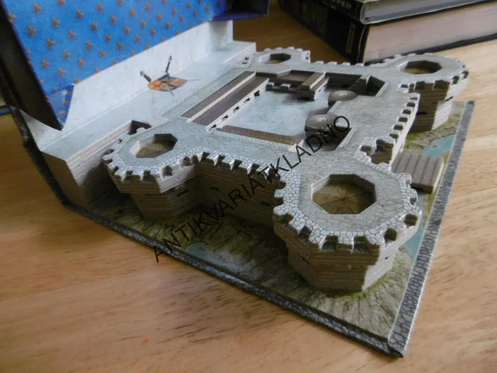 STŘEDOVĚKÝ HRAD, TOMÁŠ TŮMA, **an