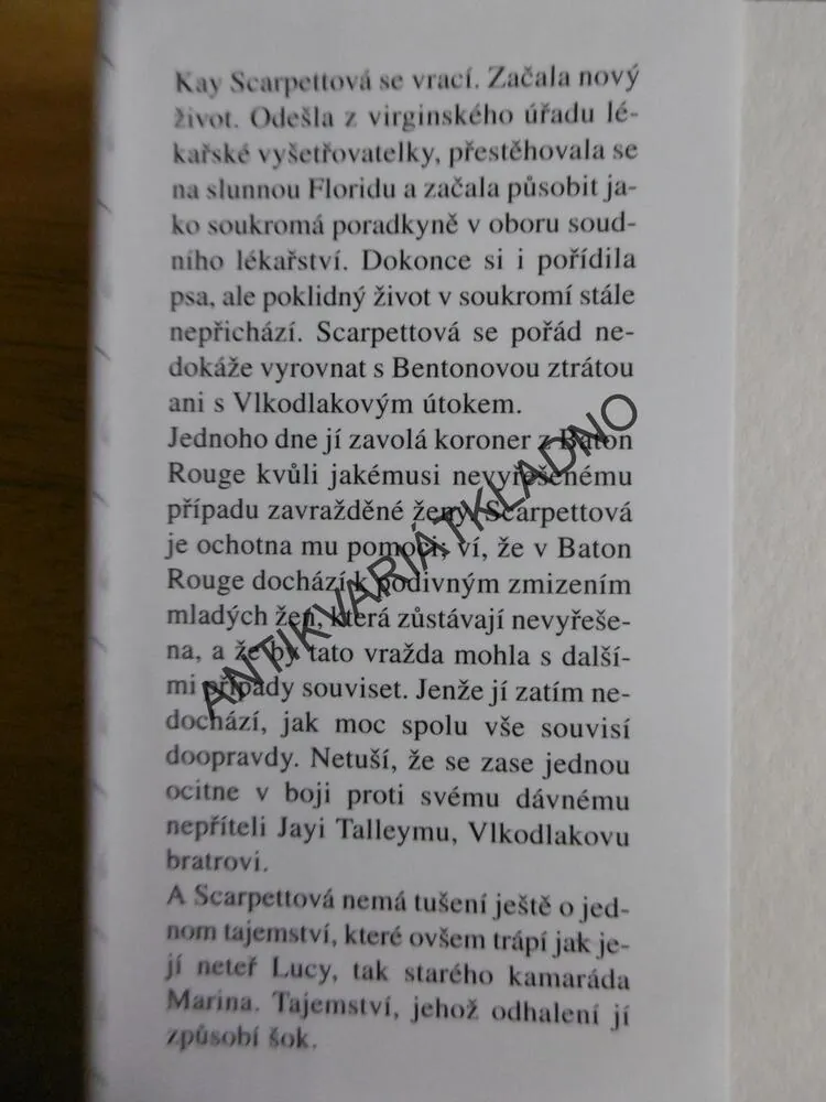 MOUCHA, PATRICIA CORNWELLOVÁ, **an