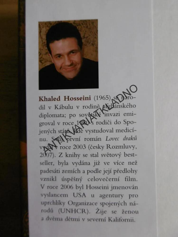 TISÍCE PLANOUCÍCH SLUNCÍ, KHALED HOSSEINI, **an