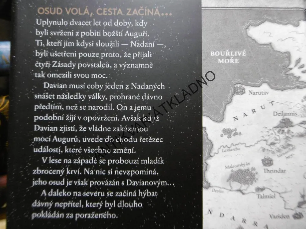 STÍN VĚCÍ ZTRACENÝCH, JAMES ISLINGTON, LICANIUS: KNIHA PRVNÍ
