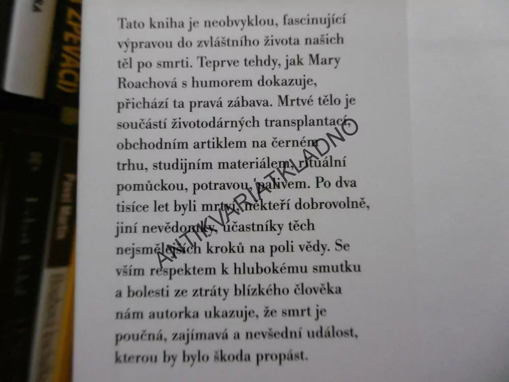 JAK SI ŽIJÍ NEBOŽTÍCI, MARY ROACHOVÁ