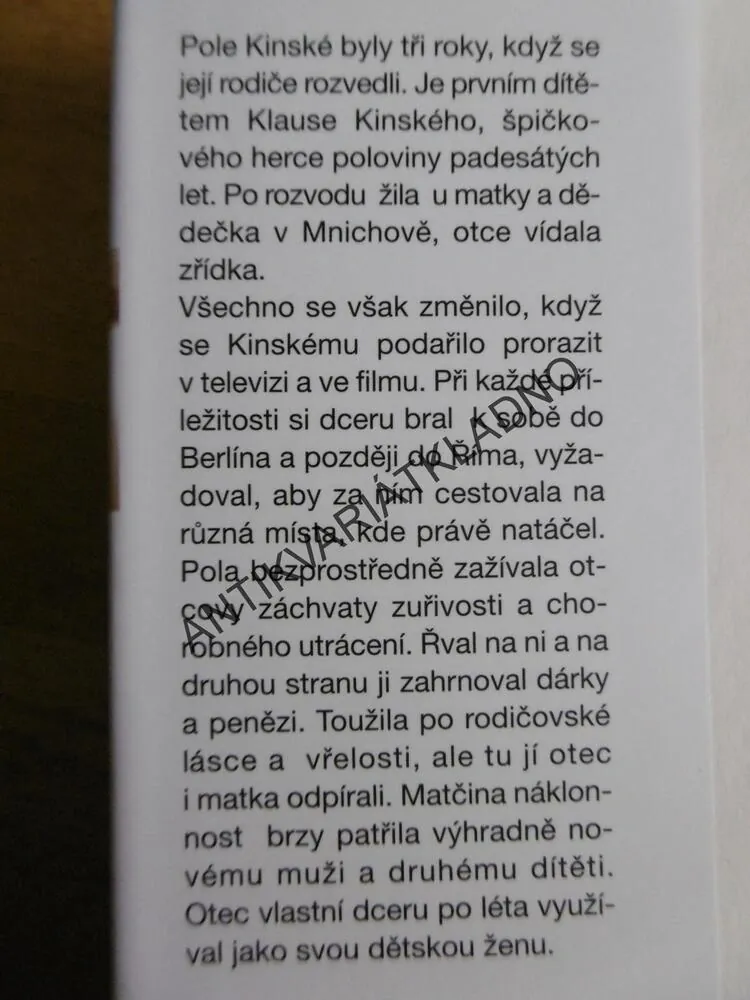 ZRANĚNÉ DĚTSTVÍ, POLA KINSKI
