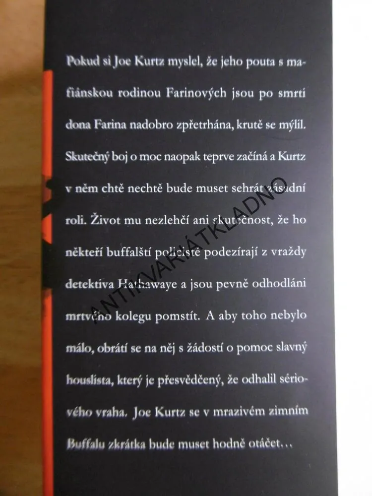 KRUTÉ MRAZY, DAN SIMMONS,