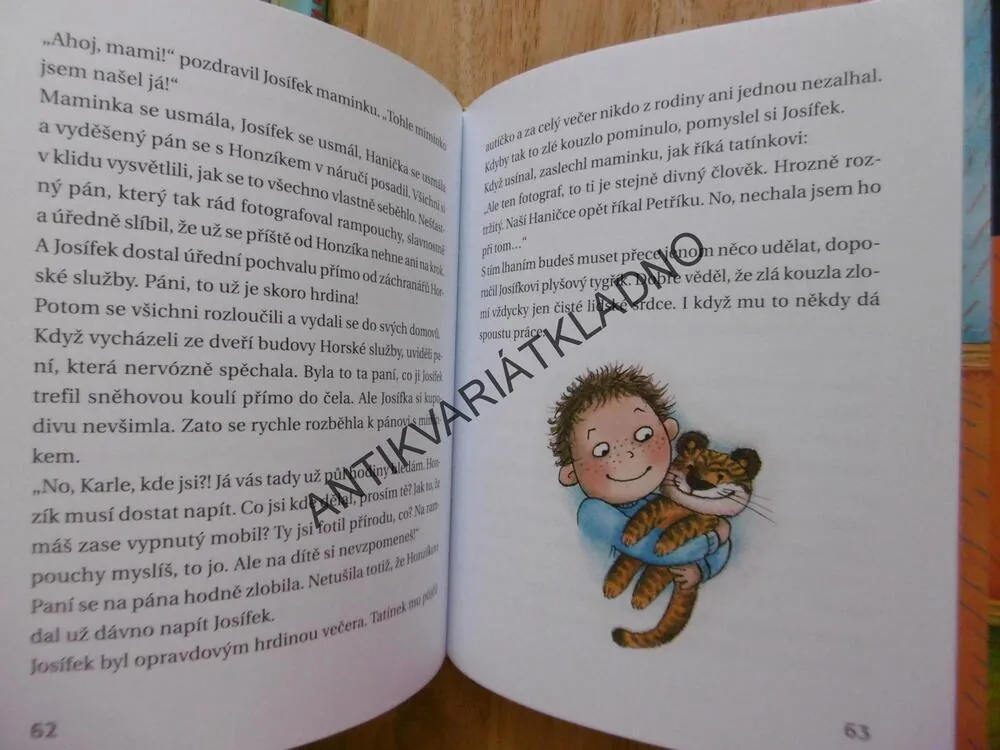 SEDMILHÁŘ JOSÍFEK, DANIELA KROLUPPEROVÁ, MARKÉTA VYDROVÁ, **an