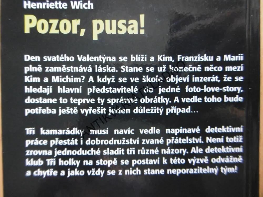 POZOR, PUSA!, 3 HOLKY NA STOPĚ, HENRIETTE WICH, **an