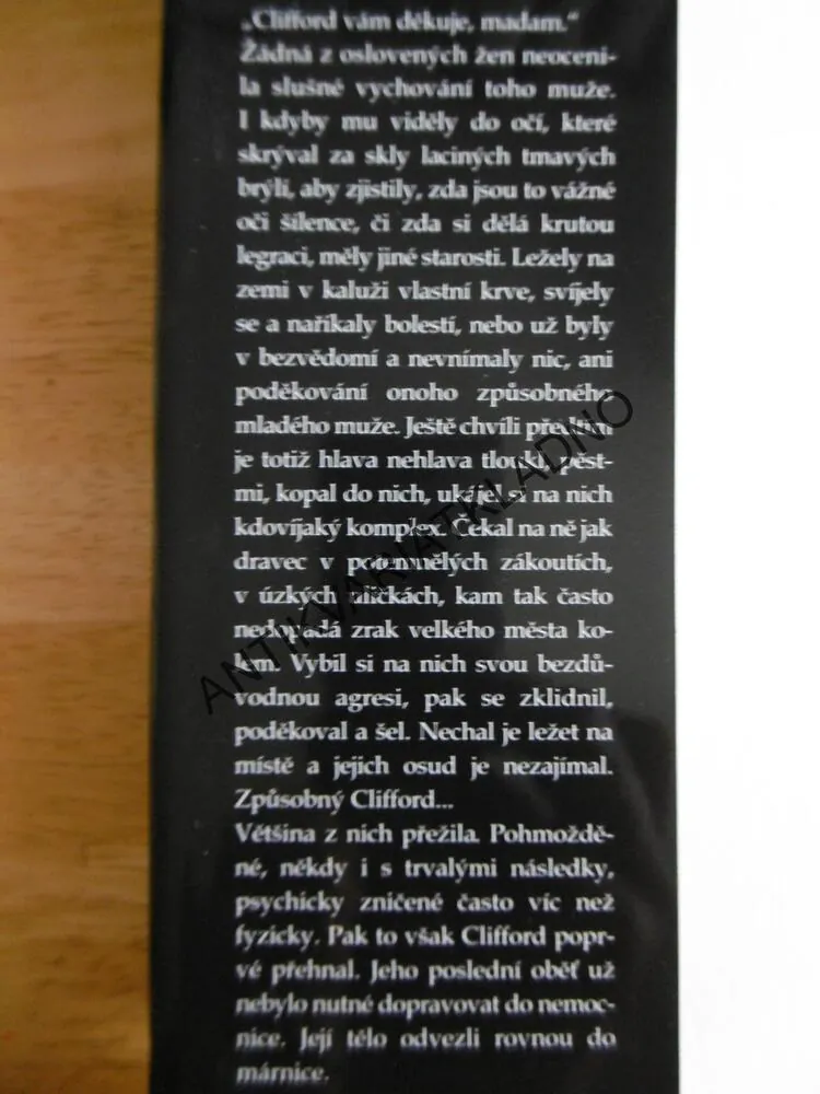 ÚTOČNÍK, ED MCBAIN, **an