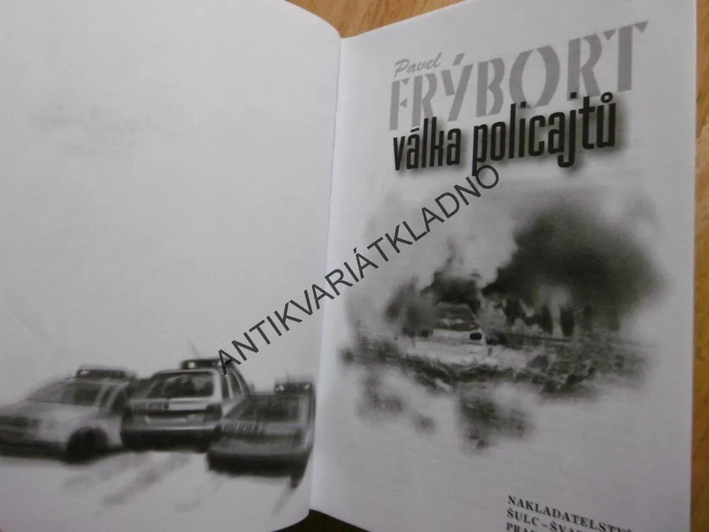 VÁLKA POLICAJTŮ, PAVEL FRÝBORT, **an