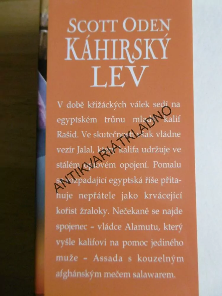 KÁHIRSKÝ LEV, SCOTT ODEN, **an