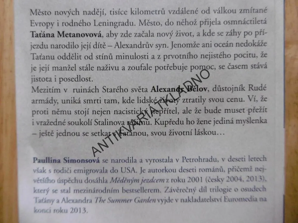 TAŤÁNA A ALEXANDR, PAULLINA SIMONSOVÁ, **an