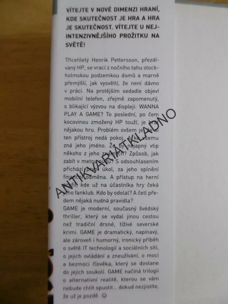 GAME, VÍTEJTE VE HŘE, ANDERS DE LA MOTTE, **an