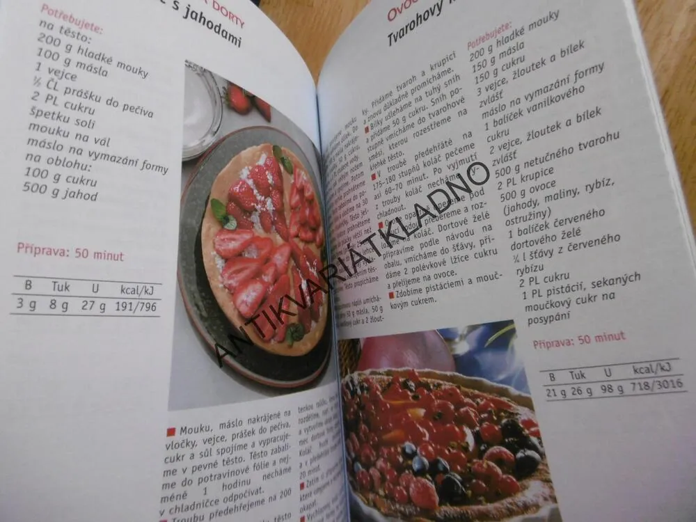 LETNÍ OVOCE V KUCHYNI, 110 RECEPTŮ, KUCHAŘKA, **an