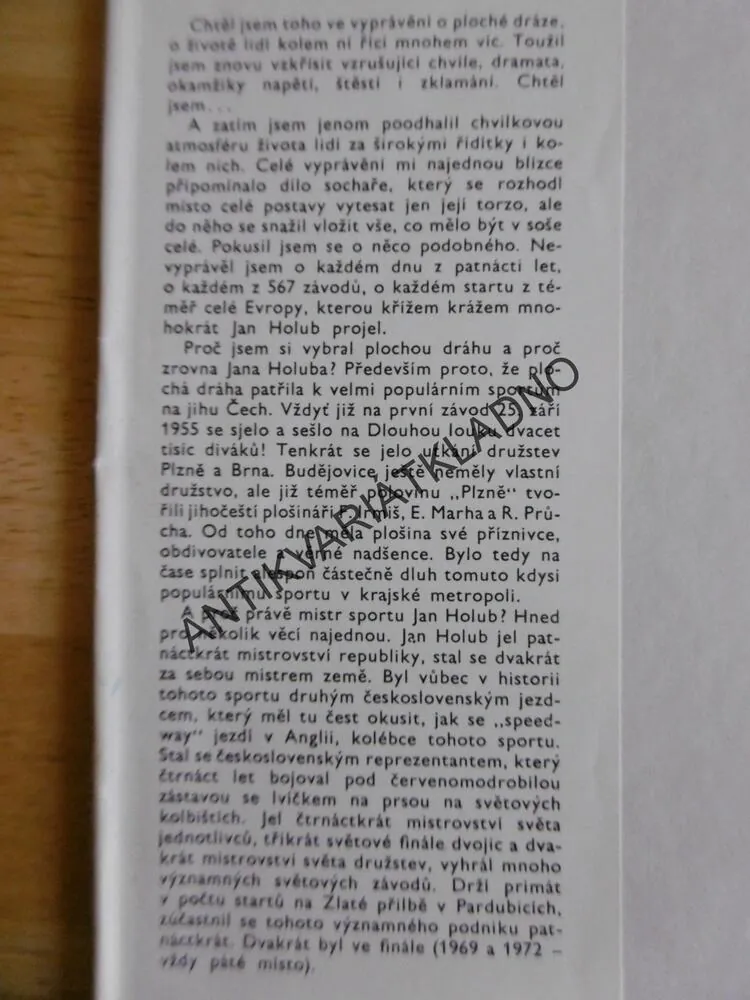 OVÁL PLNÝ SMYKŮ, JAN KUBEC