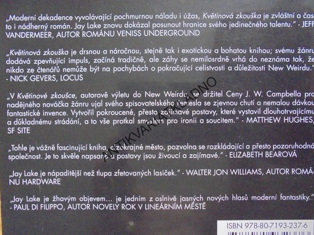 KVĚTINOVÁ ZKOUŠKA, JAY LAKE, **an