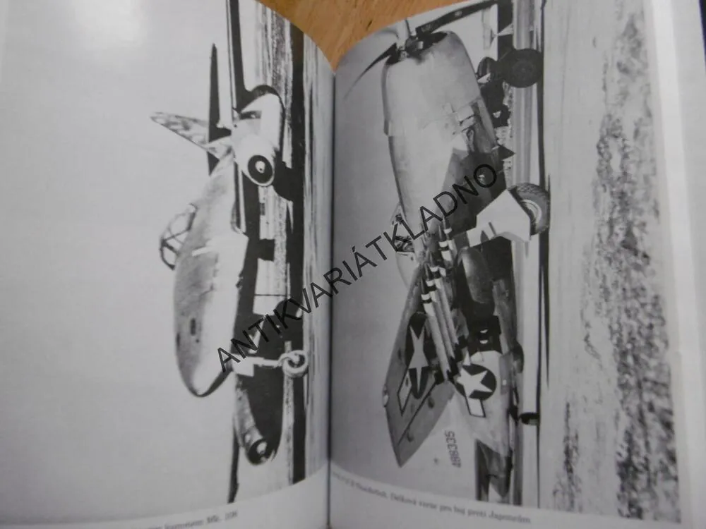 STÍHAČI, E.H.SIMS, **an