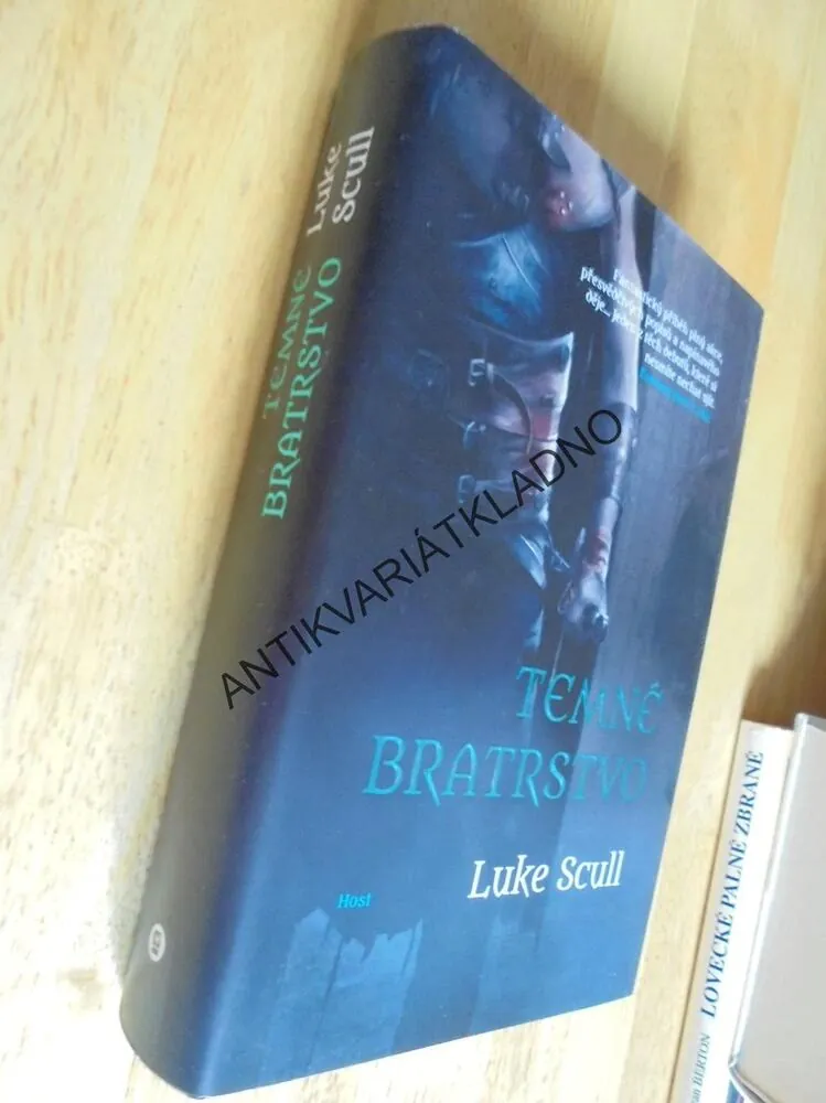 TEMNÉ BRATRSTVO, LUKE SCULL, **an