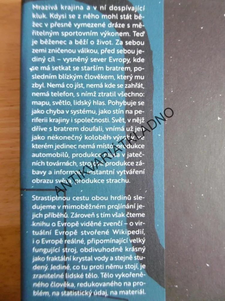 ÚNAVA MATERIÁLU, MAREK ŠINDELKA, **an