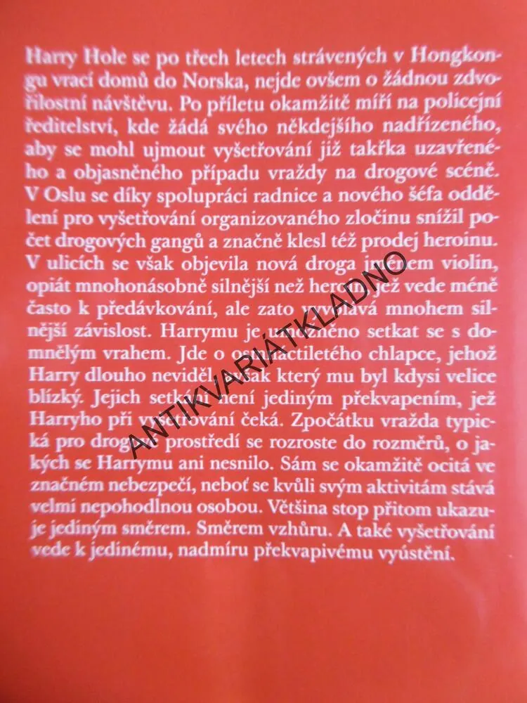 PŘÍZRAK, JO NESBO, **an