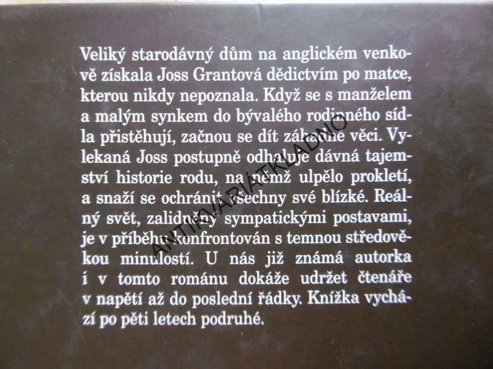 DŮM OZVĚN, BARBARA ERSKINOVÁ