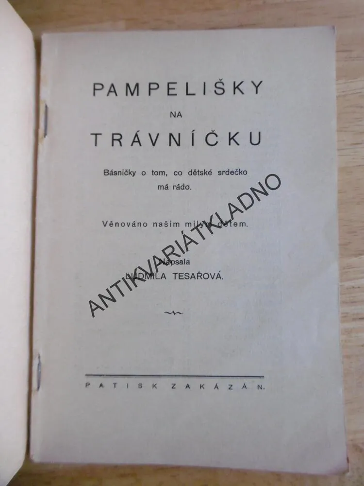 PAMPELIŠKY NA TRÁVNÍČKU, LUDMILA TESAŘOVÁ,