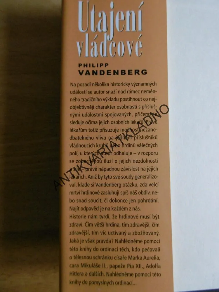 UTAJENÍ VLÁDCOVÉ, PHILIPP VANDENBERG, **an