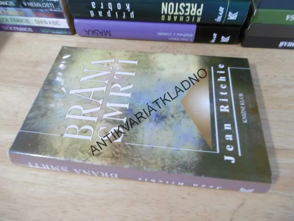 BRÁNA SMRTI, JEAN RITCHIE, **an