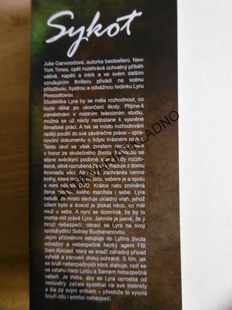 SYKOT, JULIE GARWOOD, GARWOODOVÁ, **an