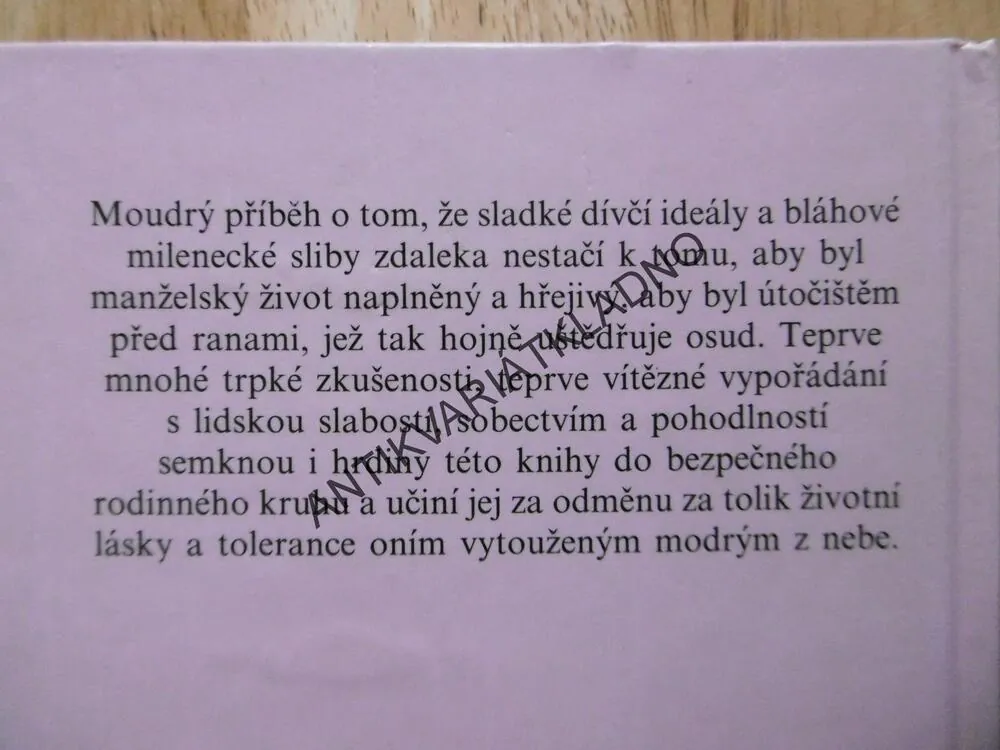 MODRÉ Z NEBE, VLASTA JAVOŘICKÁ, **an