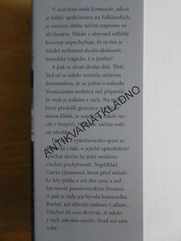 MALÉ TEMNÉ LŽI, SHARON J.BOLTON, **an