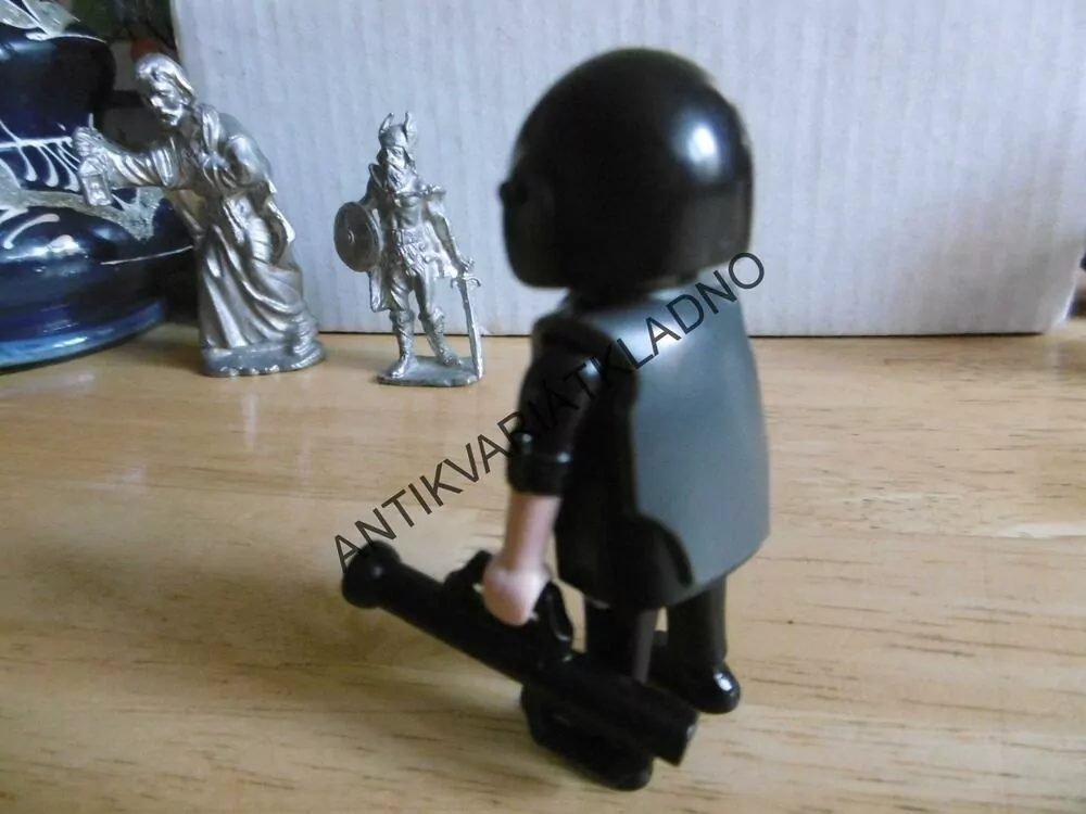 FIGURKA IGRA OBRNĚNEC, VOJÁK, POLICISTA, 