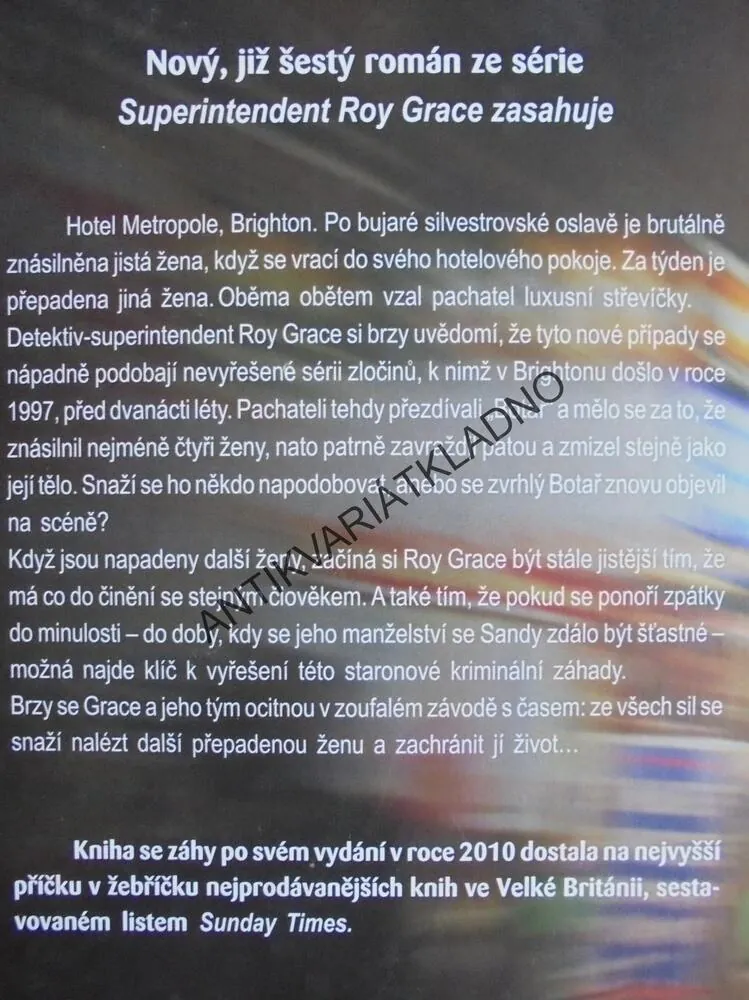 MRTVÁ JAKO TY, PETER JAMES