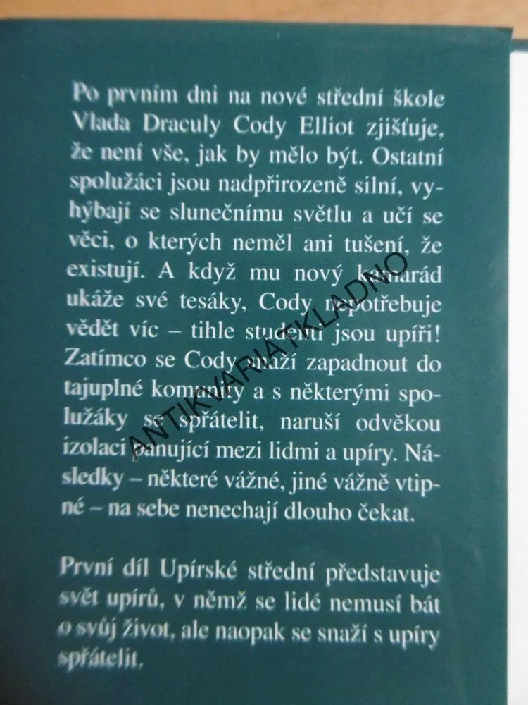 UPÍRSKÁ STŘEDNÍ, PRVÁK, DOUGLAS REES, **an