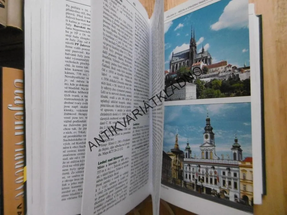 TURISTICKÝ LEXIKON A-Z, ČECHY MORAVA SLEZSKO, 1500 HESEL NA 1100 STRANÁCH, **an