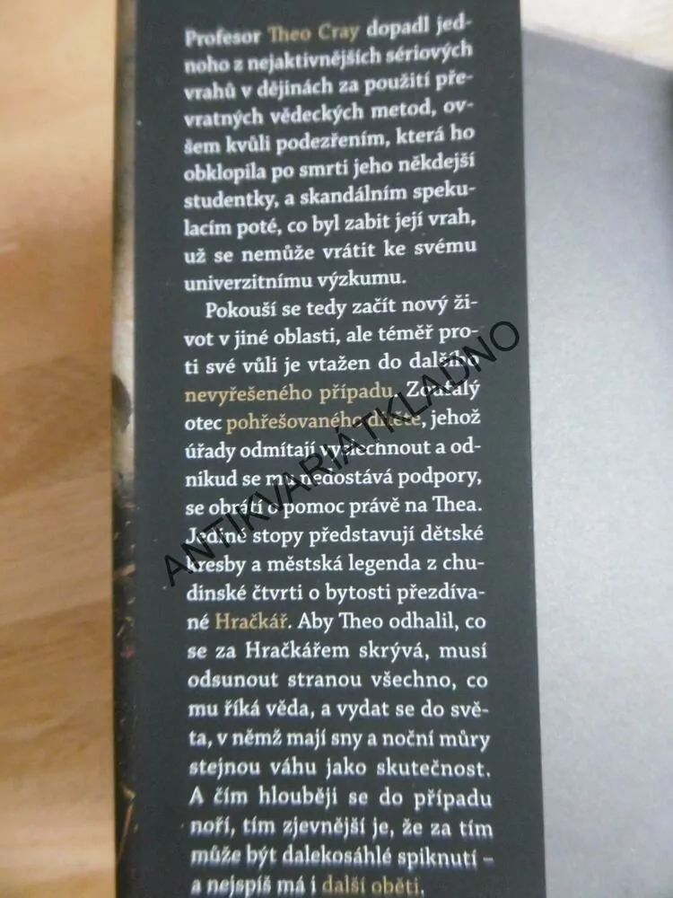HRAČKÁŘ, ANDREW MAYNE, **an