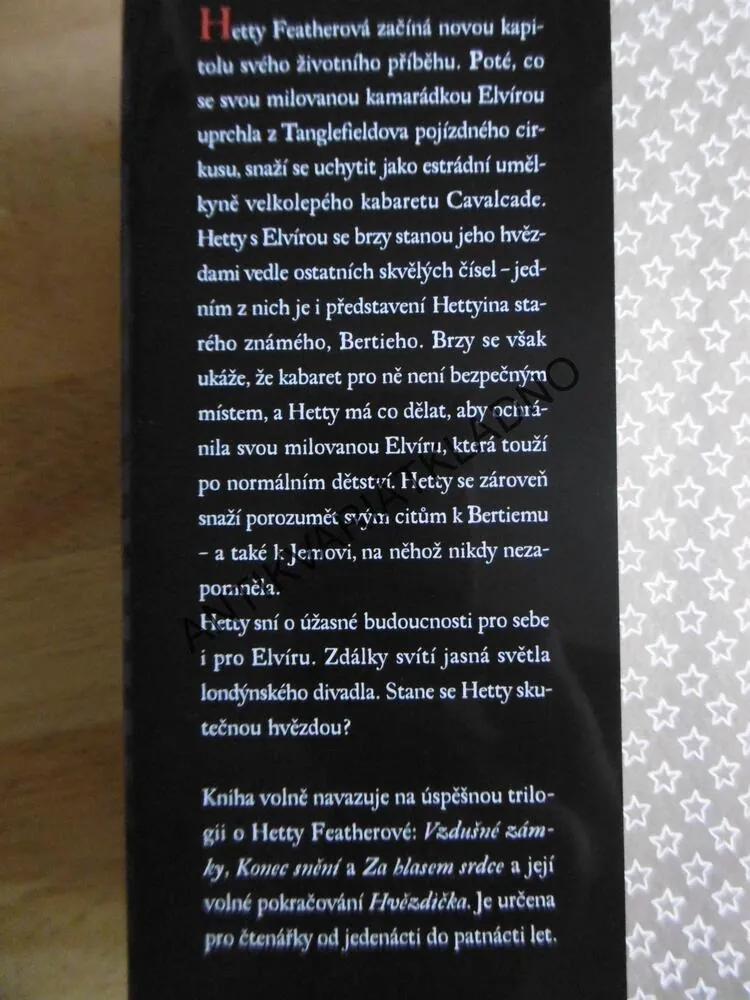 ŽIVOT NENÍ KABARET, JACQUELINE WILSONOVÁ, **an