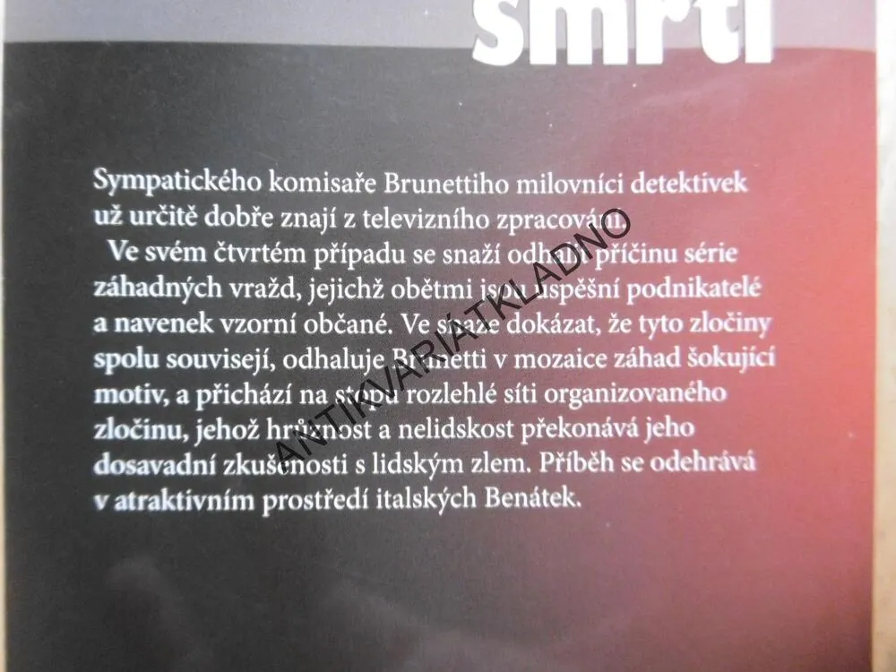 POD MASKOU SMRTI, DONNA LEONOVÁ