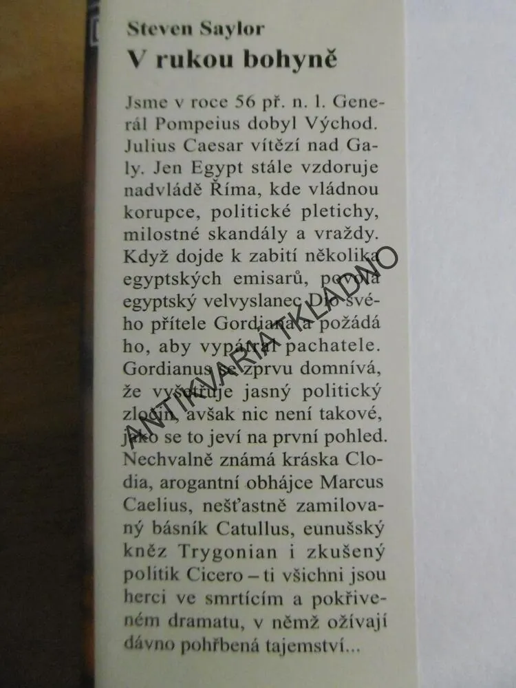 V RUKOU BOHYNĚ, STEVEN SAYLOR, **an