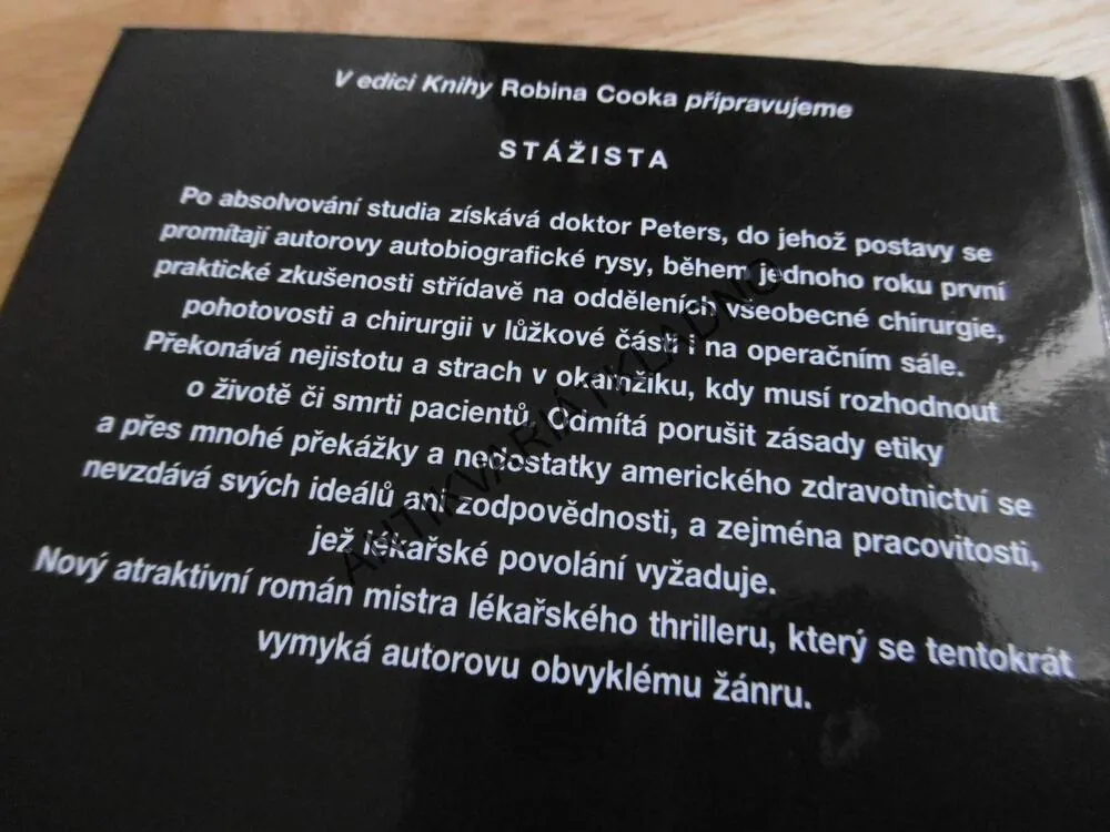 OSUDNÁ LÉČBA, ROBIN COOK, **an