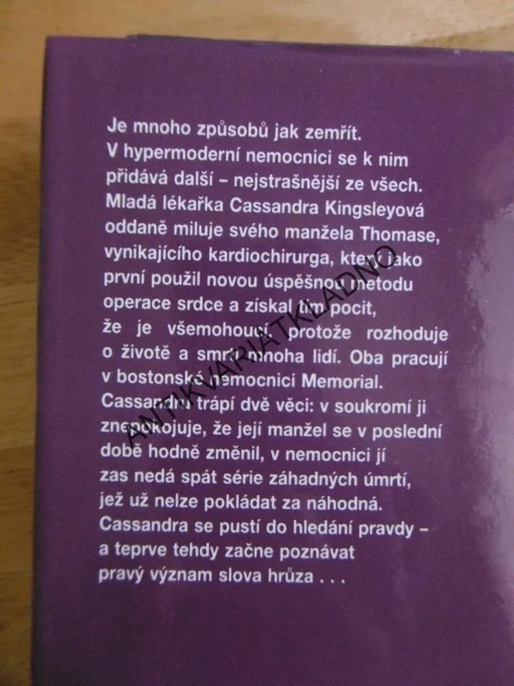 MUŽ, KTERÝ SI HRÁL NA BOHA, ROBIN COOK, **an