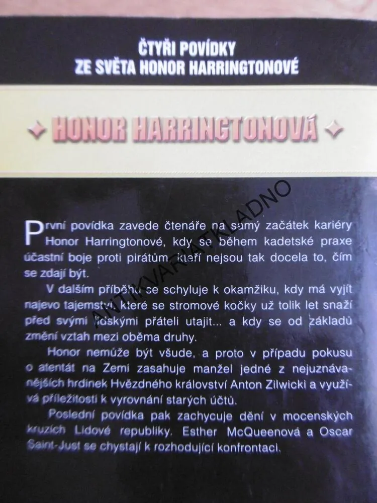 MĚNITELKA SVĚTŮ, DAVID WEBER, **an
