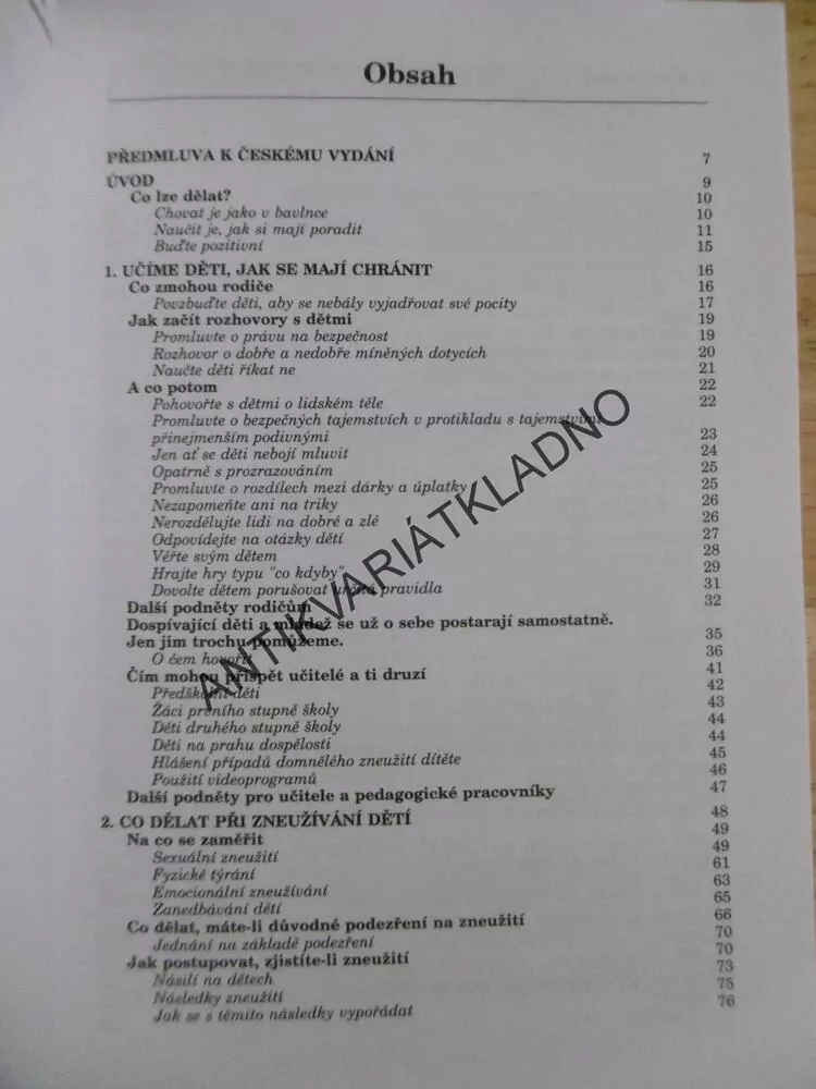 JAK OCHRÁNIT SVÉ DÍTĚ, MICHELE ELLIOTTOVÁ, **an