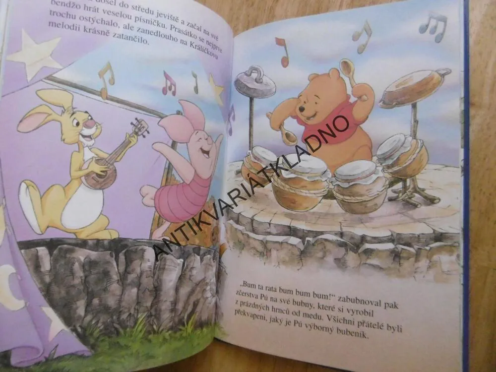 PŘEDSTAVENÍ PRO MEDVÍDEK PÚ, WALT DISNEY, **an