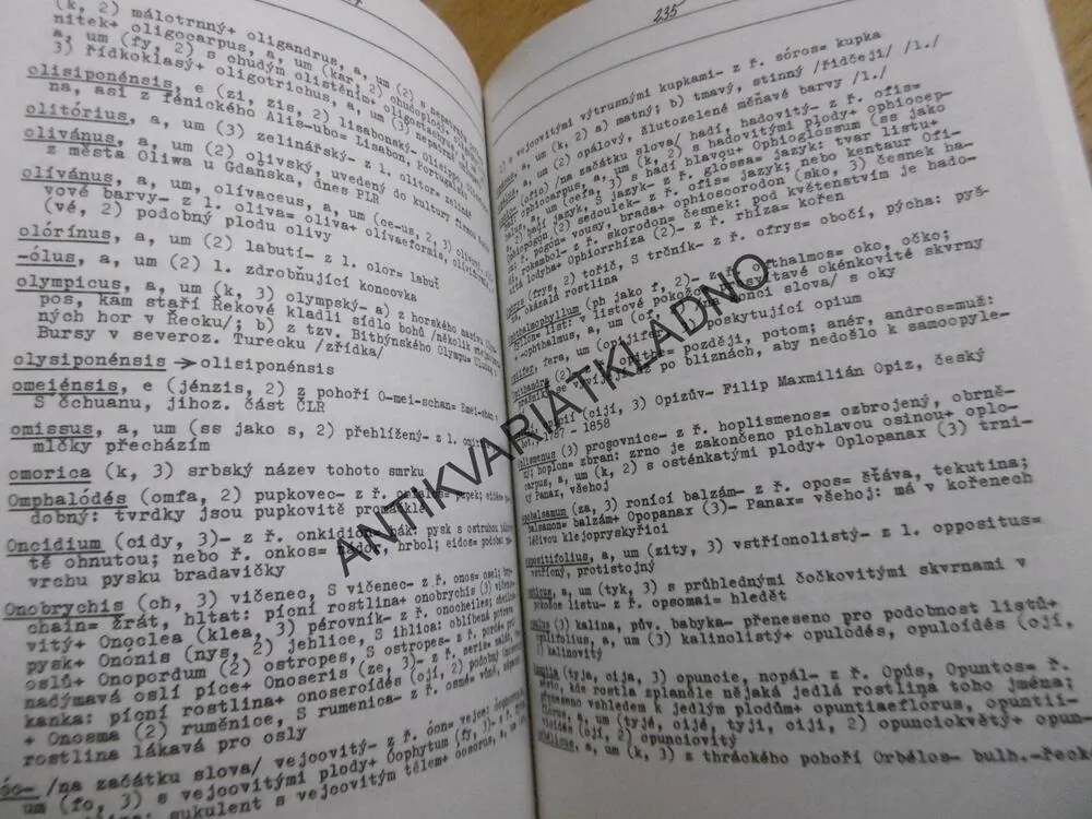 PRŮVODCE ODBORNÝMI NÁZVY ROSTLIN, MILOSLAV ŠMÍD