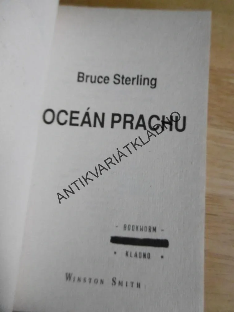 OCEÁN PRACHU, BRUCE STRELING, **an 