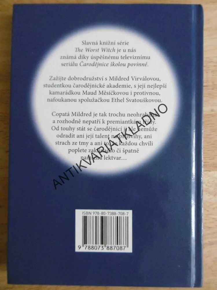 ČARODĚJNICE ŠKOLOU POVINNÉ, JILL MURPHYOVÁ, **an