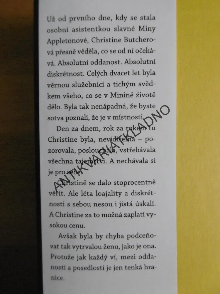 OSOBNÍ ASISTENTKA, RENÉE KNIGHT,