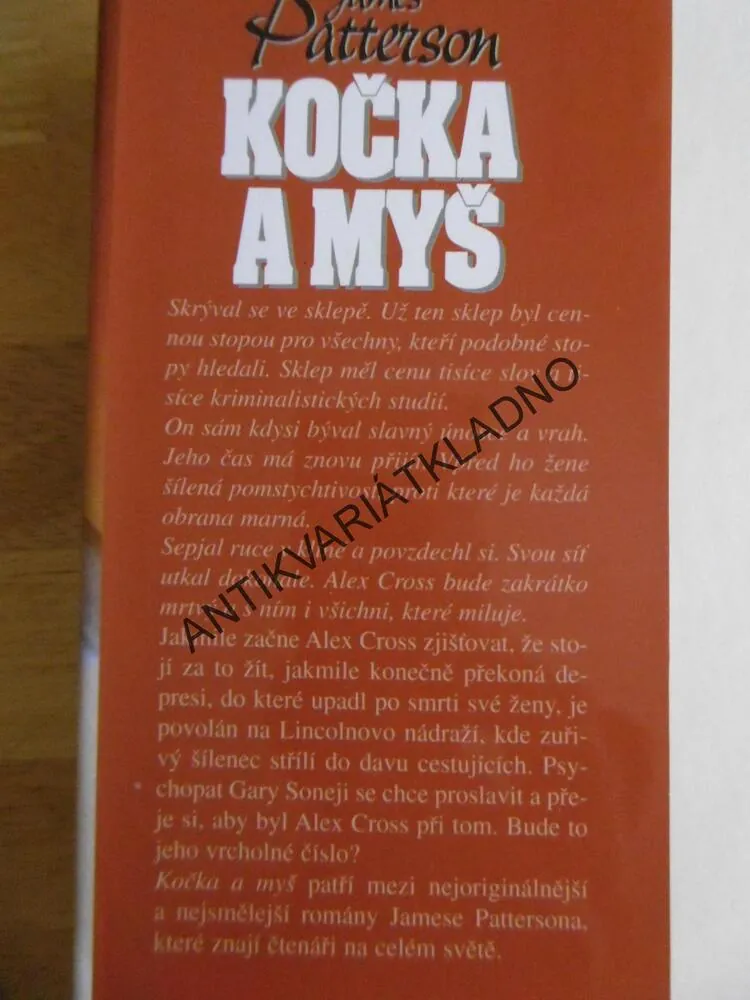 KOČKA A MYŠ, JAMES PATTERSON, **an