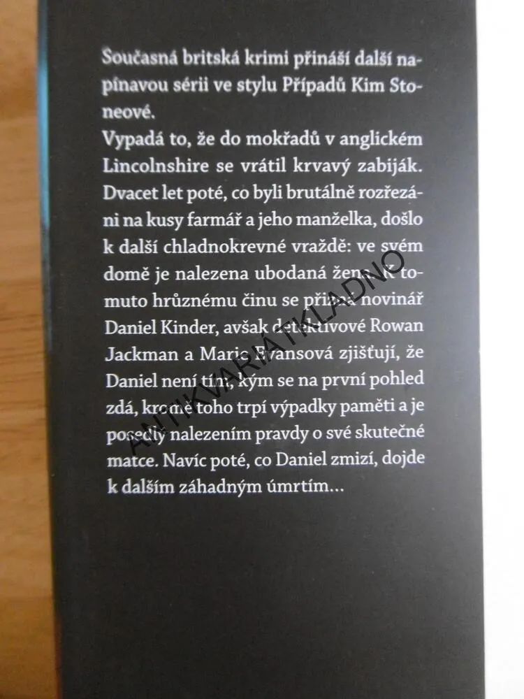 SYN VRAŽEDKYNĚ, JOY ELLISOVÁ, **an