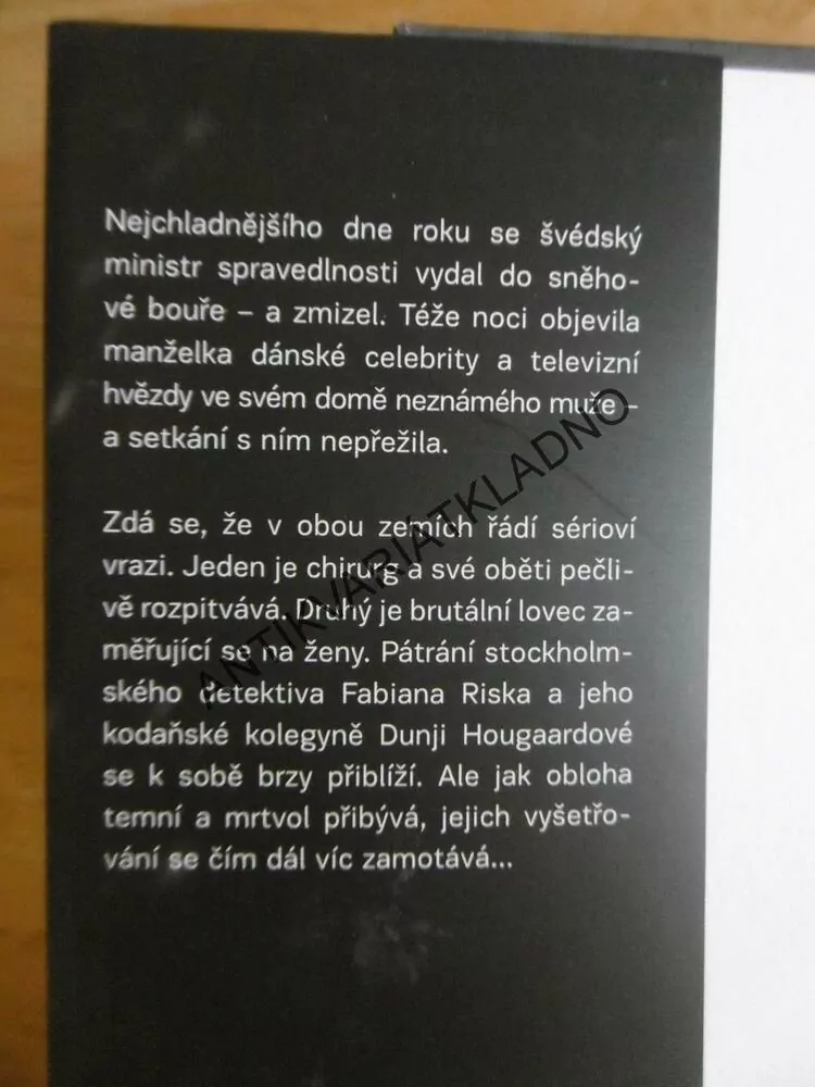 DEVÁTÝ HROB, STEFAN AHNHEM, **an