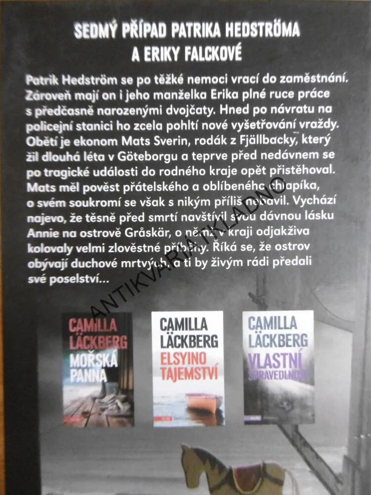STRÁŽCE MAJÁKU, CAMILLA LÄCKBERG